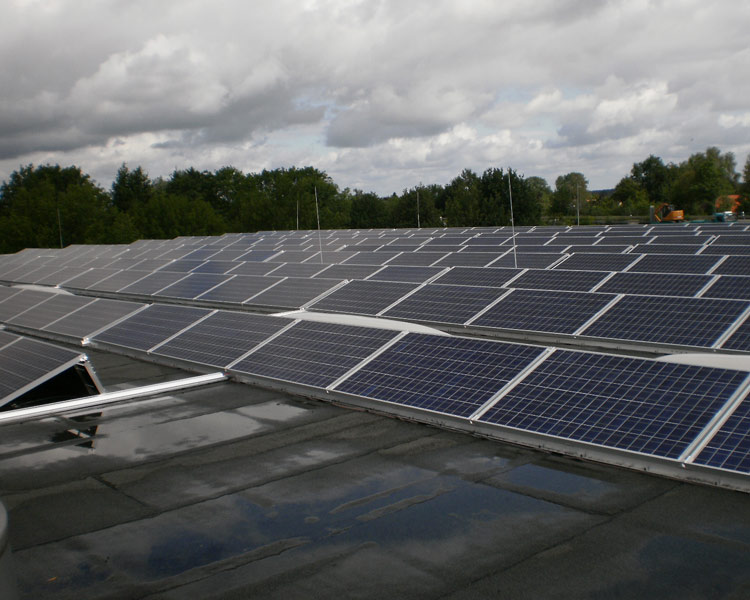 Photovoltaik auf dem Dach der Artland Sporthalle, Quakenbrück