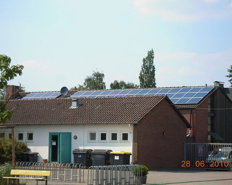 Photovoltaik auf dem Dach der Illoshöhe/ VFL Trainingsstätte