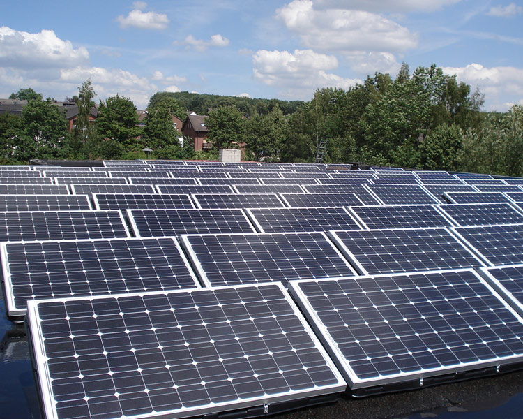 Photovoltaik auf dem Dach der Sophie Scholl Schule in Kloster Oesede